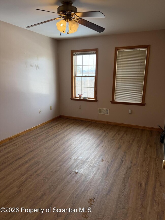 Building Photo - 609 Main St