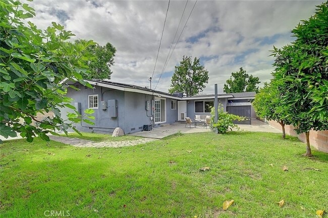 Building Photo - 2044 W Spruce Ave