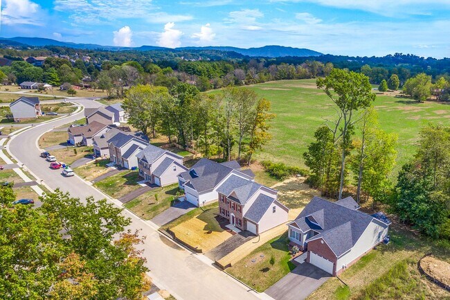 Building Photo - Spacious 4 Bedroom 2.5 Bath Home