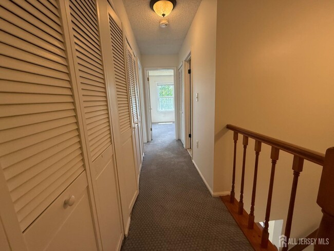 Building Photo - 128 Albury Way