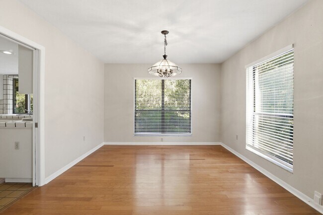 Building Photo - 4 Bedroom, 3 Bath House on 1 Acre in Fox Grove