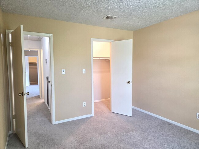 Building Photo - 13427 Juniper Point Dr