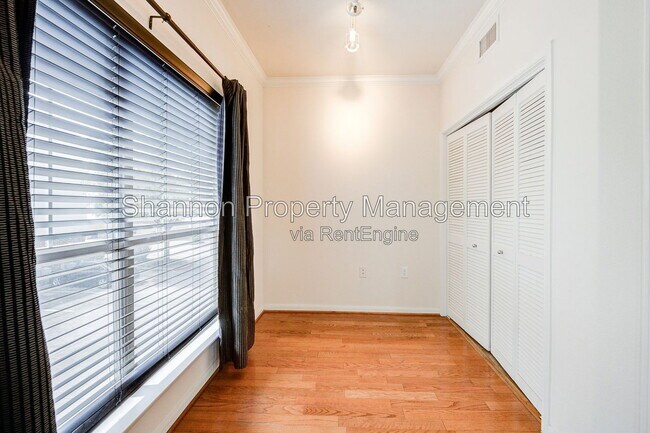 Building Photo - 9200 Westheimer Rd