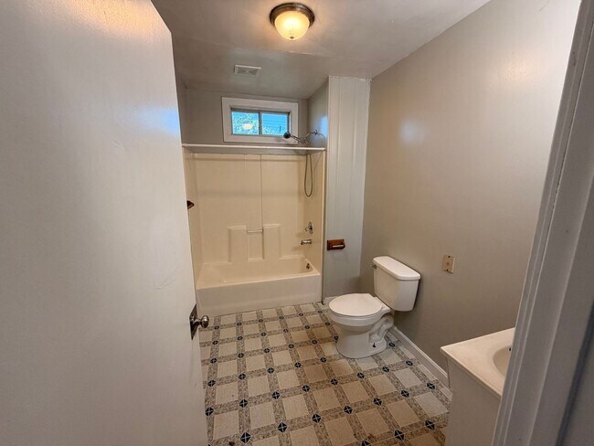 Building Photo - 2020 N Glenwood Ave