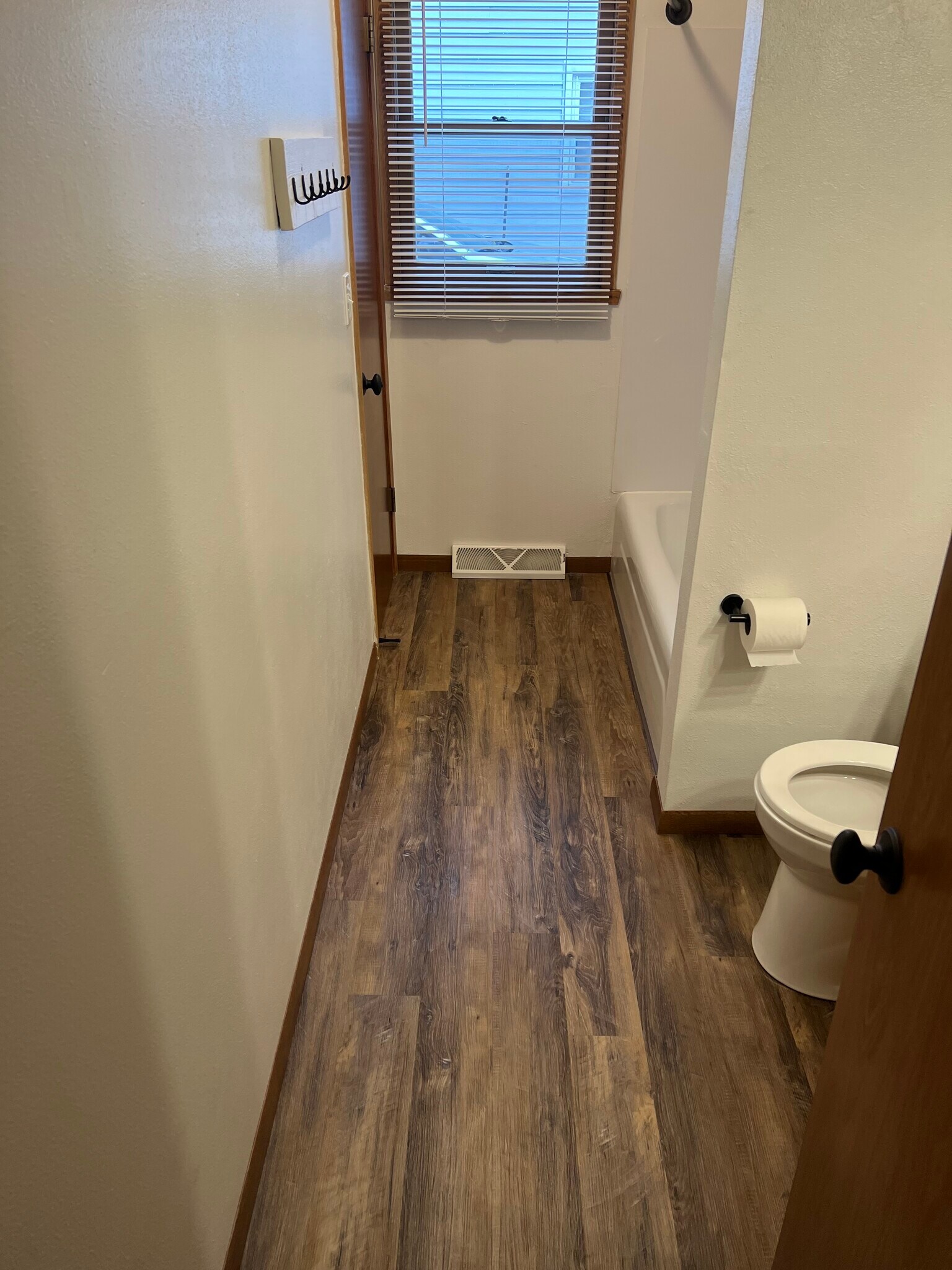 Building Photo - 1306 E Sylvan Ave