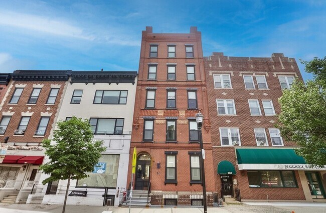 Building Photo - 627 Washington St