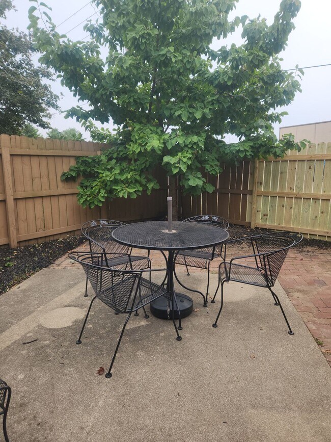 Building Photo - 1106 Loft Cove