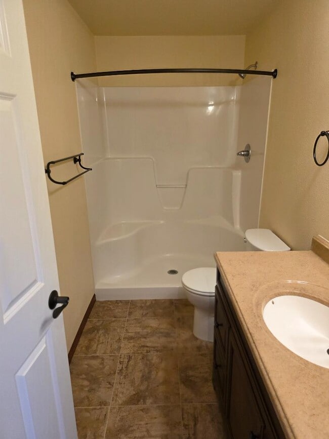 Building Photo - 1628 Valley Dr