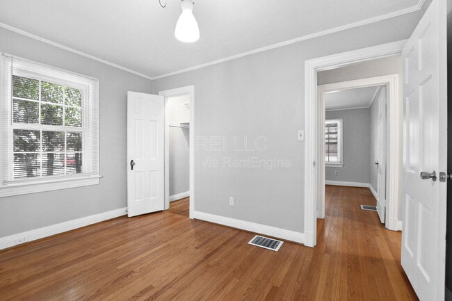 Building Photo - 221 S 41st St