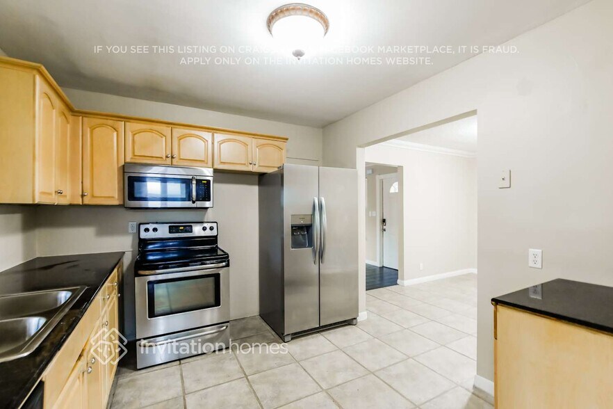 Building Photo - 1501 N 46th Ave