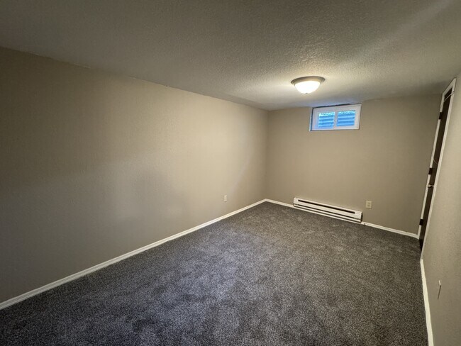 Building Photo - 3285 Canyon Dr