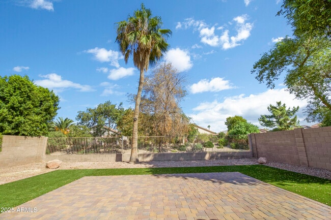 Building Photo - 7396 W Tonopah Dr