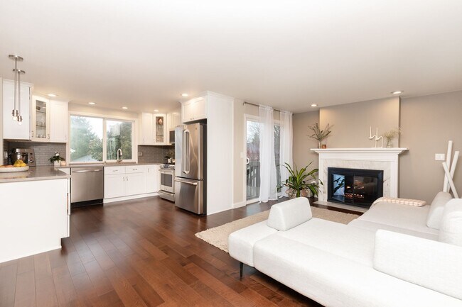 Building Photo - 4Bd/2.5Ba Kirkland Home