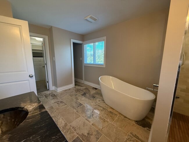 Building Photo - 551 83rd St