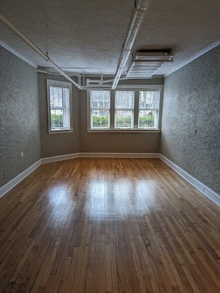 Building Photo - 122 S East Ave