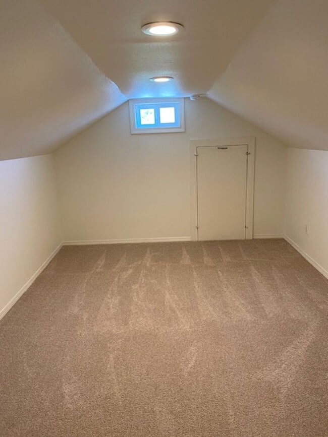 Building Photo - Updated Camas Townhome