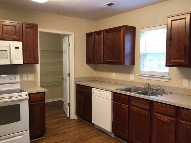 Building Photo - 250 Border Rd