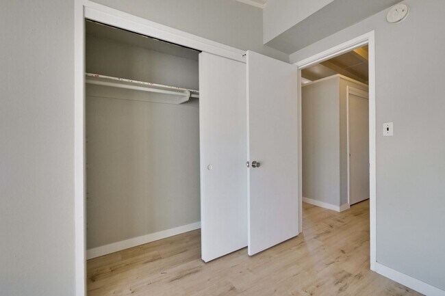 Building Photo - 3049 Harding Ave