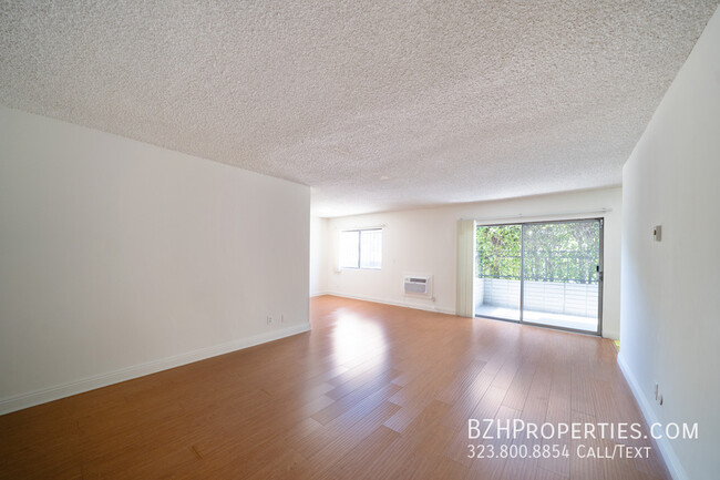 Building Photo - 954 1/2 N Croft Ave-104