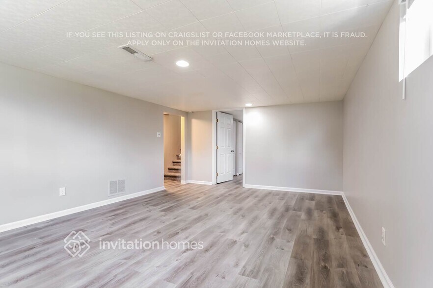 Building Photo - 2727 S Stuart St