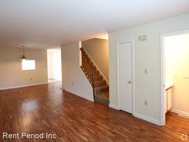 Building Photo - 2 br, 2.5 bath House - 3964 Eastgate Dr.