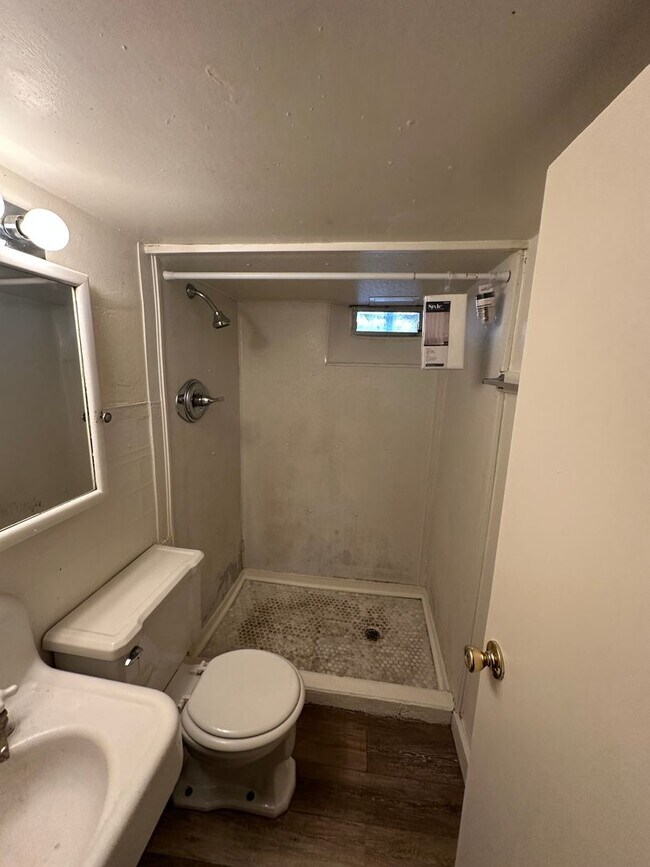 Building Photo - AJE1825