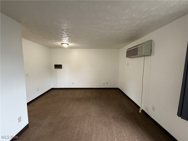 Building Photo - 4107 Orchard Dale Dr NW