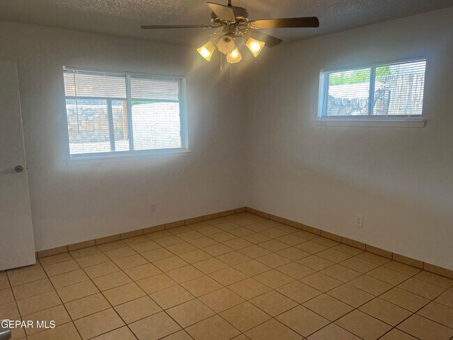 Building Photo - 7200 Alto Rey Ave