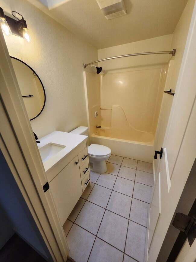 Building Photo - Modern and Remodeled SF Home in Southwest ...