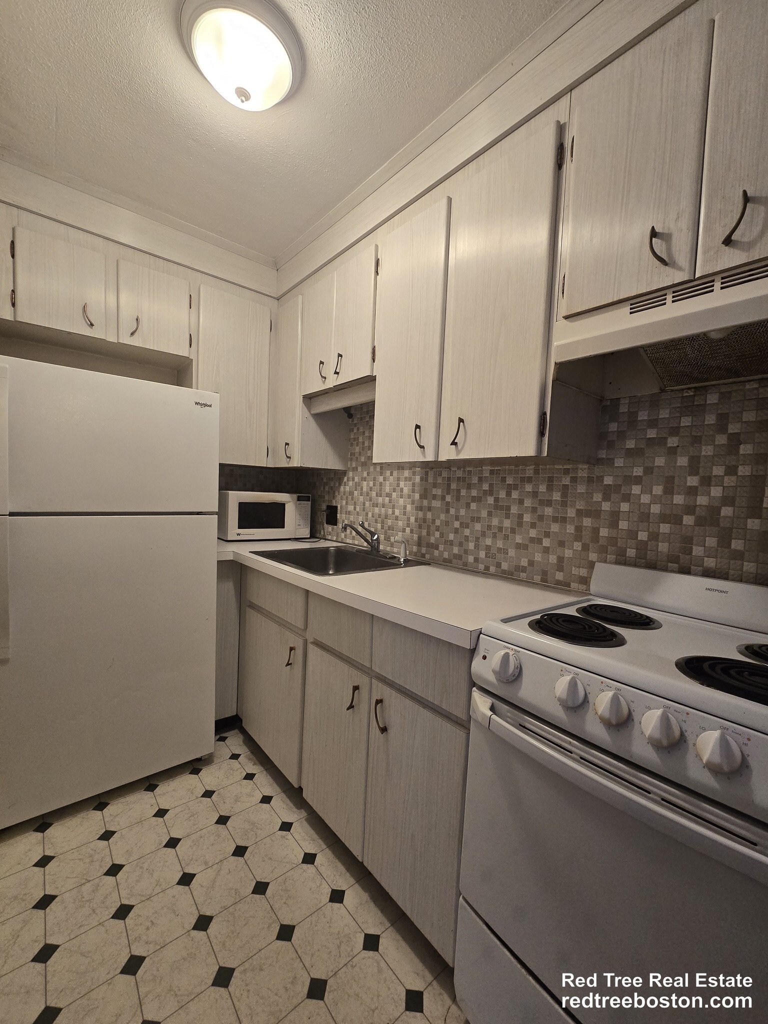 Building Photo - 200 Kelton St