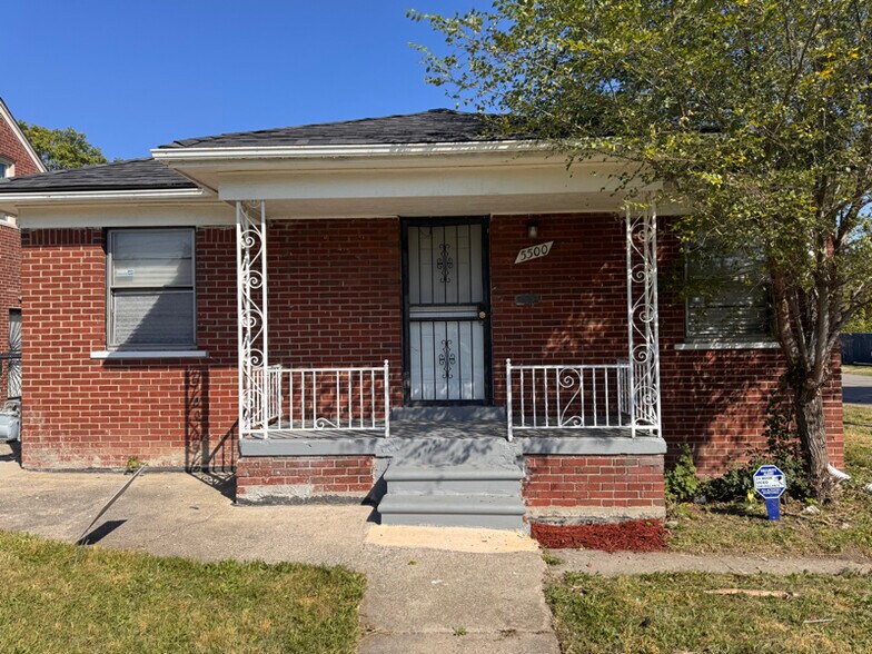 Primary Photo - 5500 Chalmers St