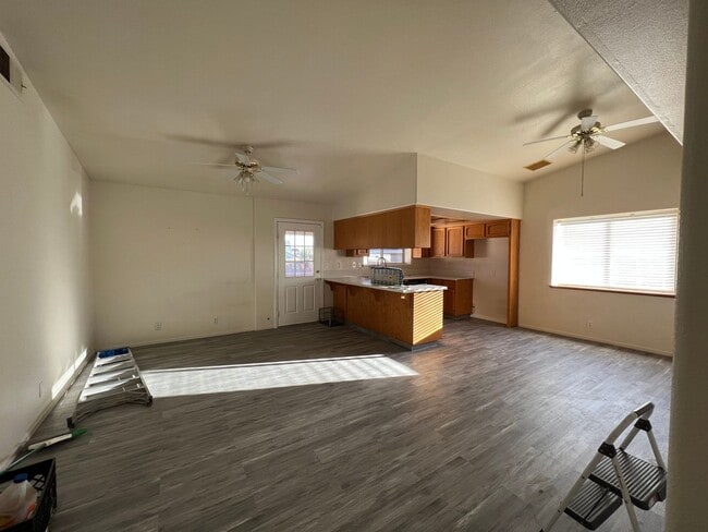 Building Photo - 420 Olive Ave