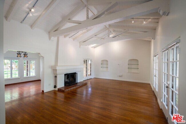 Building Photo - 329 N McCadden Pl