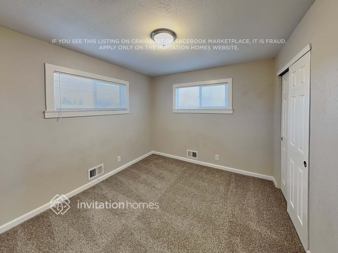 Building Photo - 1061 E 105th Pl