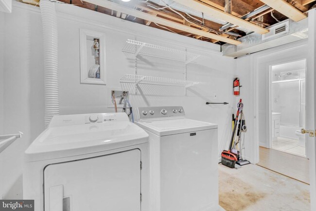 Building Photo - 4415 Elmwood Dr
