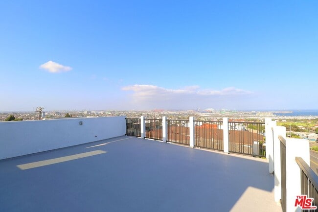 Building Photo - 778 W 25th St