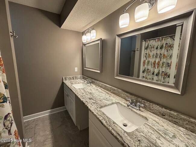 Building Photo - 140 Westchester Cir