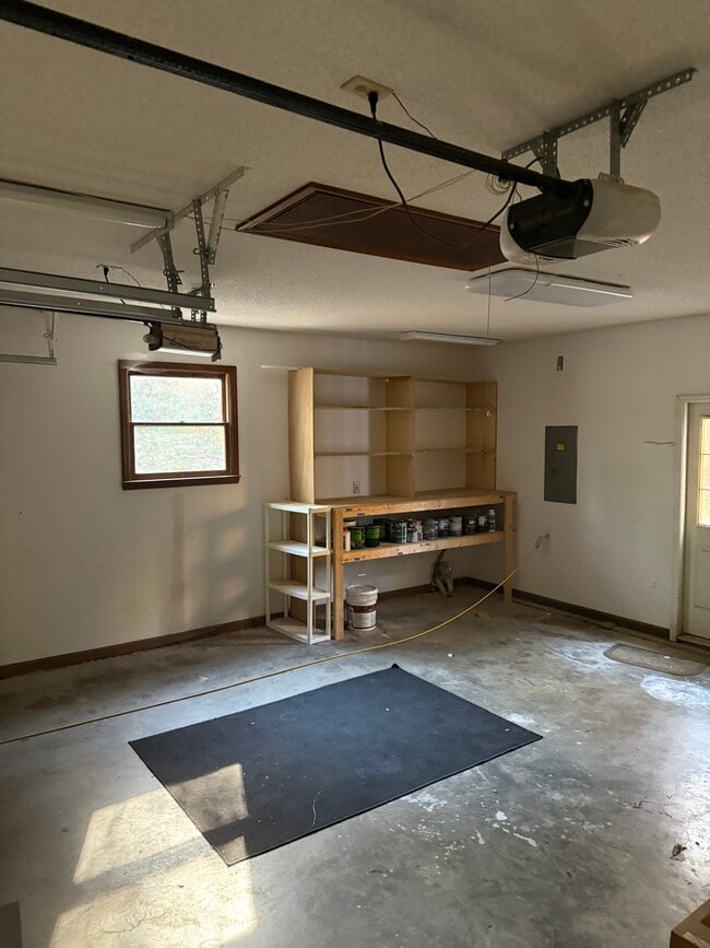 Building Photo - 4711 Highview Ct