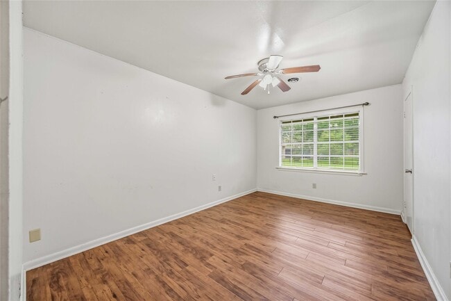 Building Photo - 435 Rollingwood St