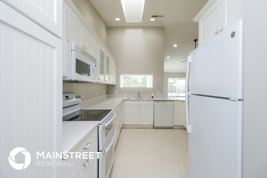 Building Photo - 8008 W Tuckey Ln