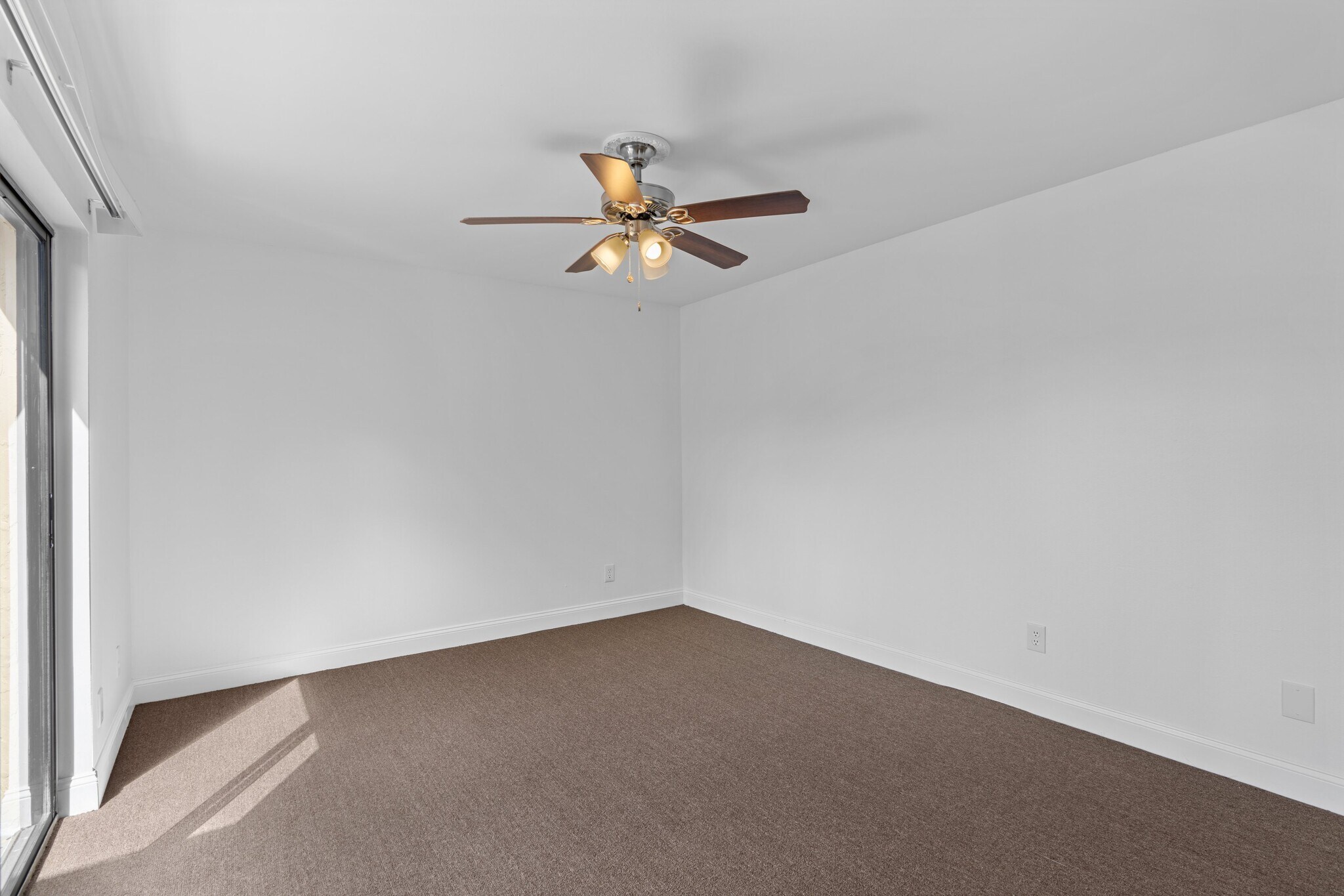 Building Photo - 226 Alemeda Dr