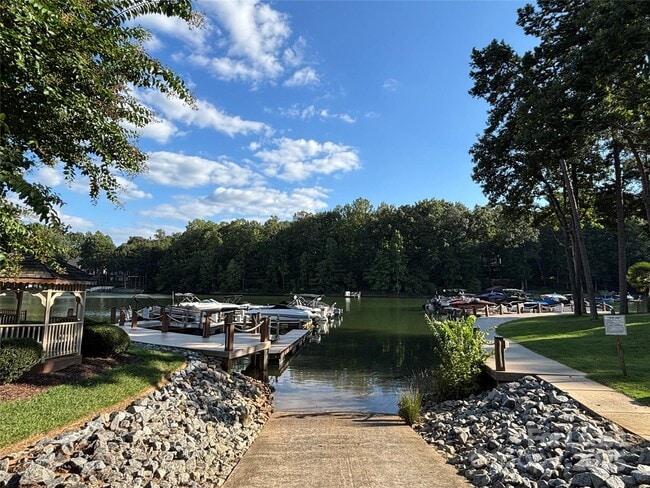 Building Photo - 111 Monterey Dr