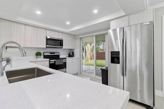 Building Photo - 426 SW 8th Ave