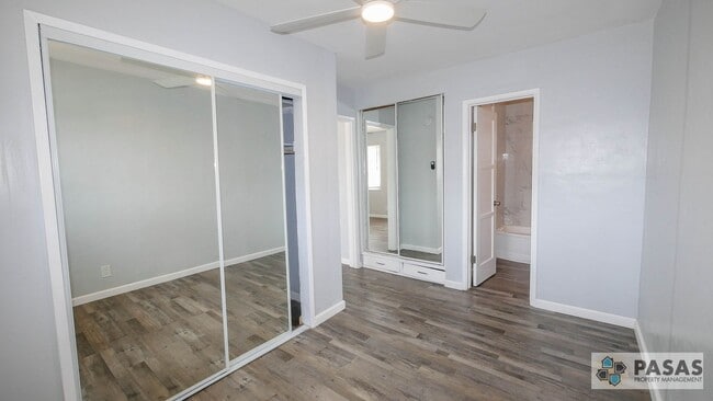 Building Photo - Beachside Living – Stylish 1BR with Washer...