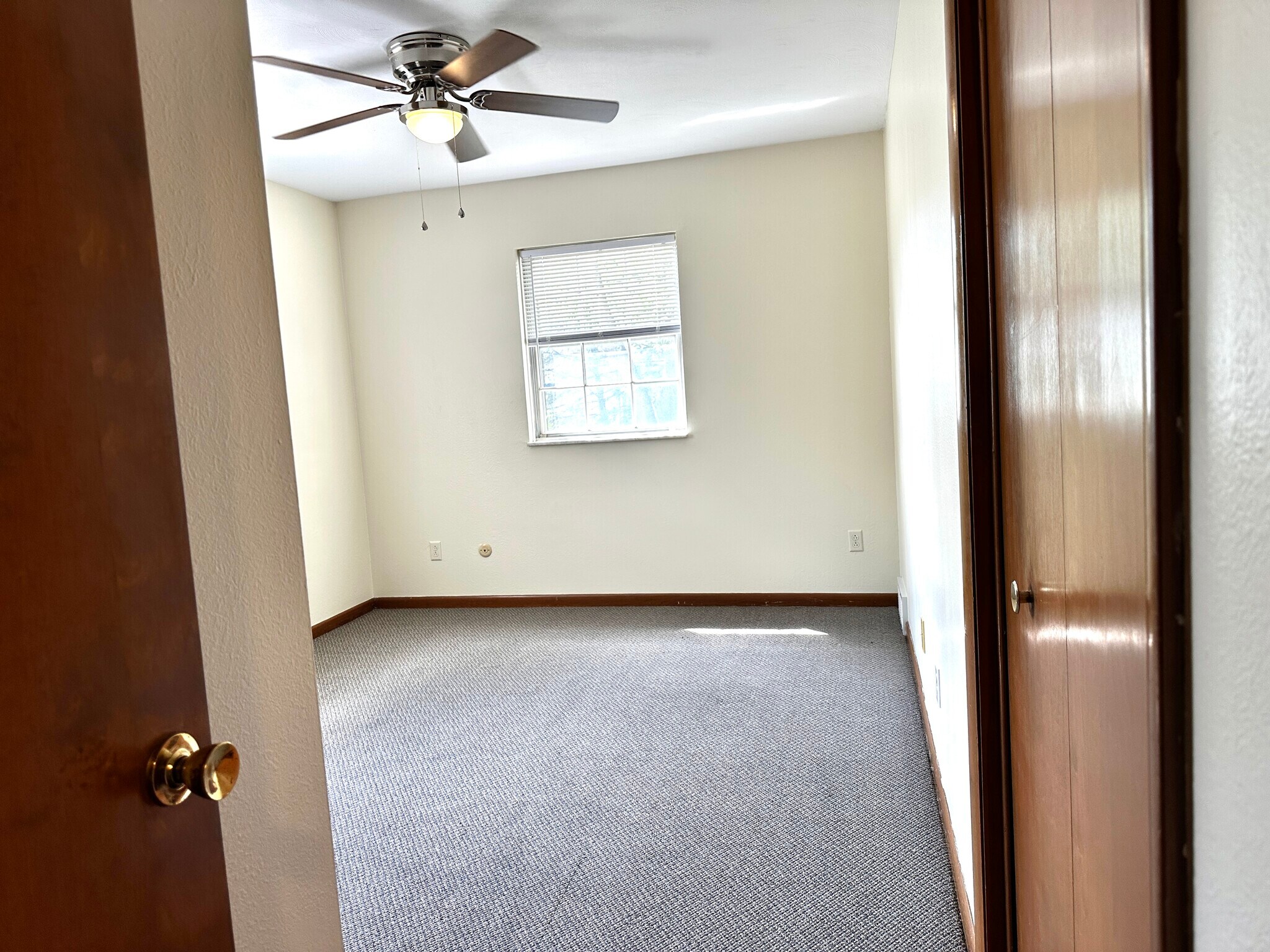 Primary bedroom - 3933 Clareridge Dr