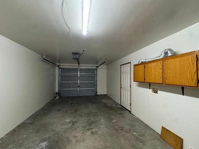 Building Photo - 1023 W Harris St