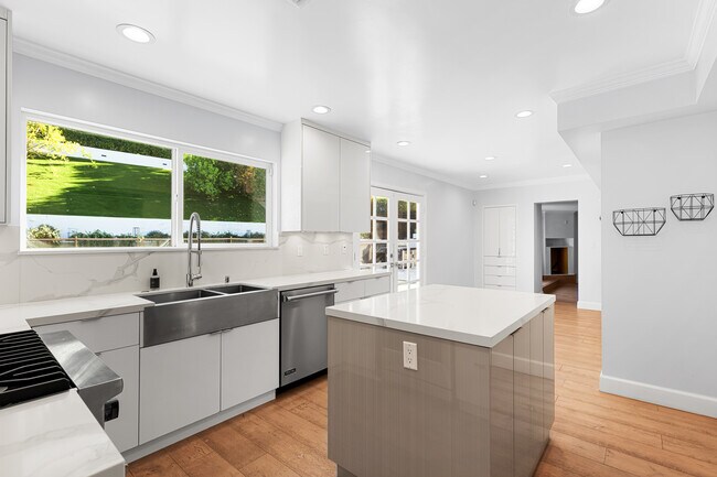 Building Photo - 3156 Dona Emilia Dr