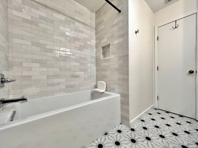Building Photo - Cozy 3-Bedroom, 2-Bath Home with Covered D...