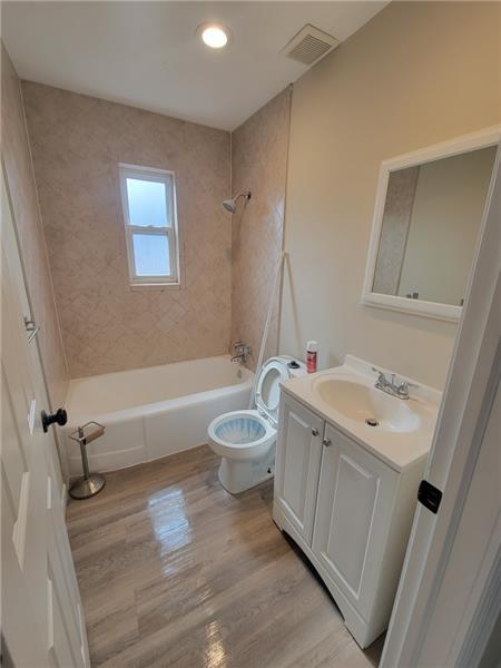 Building Photo - 18 Requardt Ln