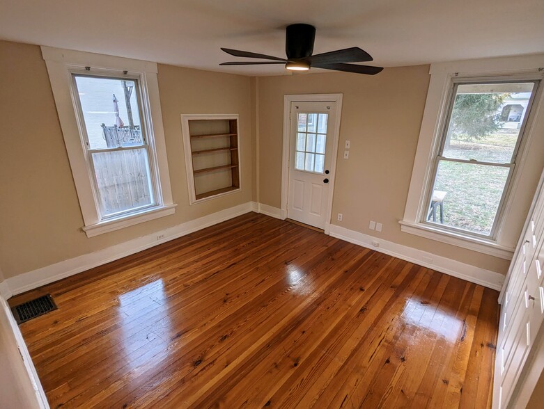 1st floor bedroom - 4828 Doberrer Ave